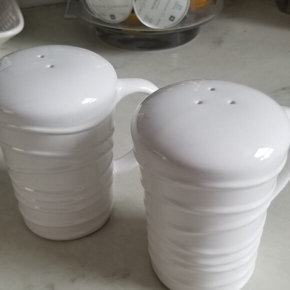 $5/$25 Salt/pepper shakers with spoon rest - Picture 1 of 2